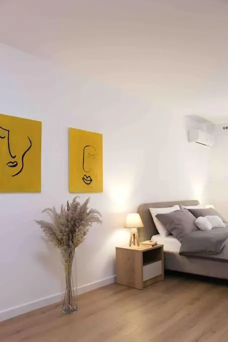 City Center Thebeeapartment, Myslym Shyri Tirana 0*,  Albania