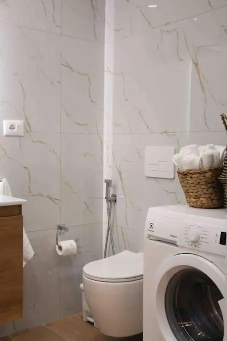 City Center Thebeeapartment, Myslym Shyri Tirana 0*,  Albania